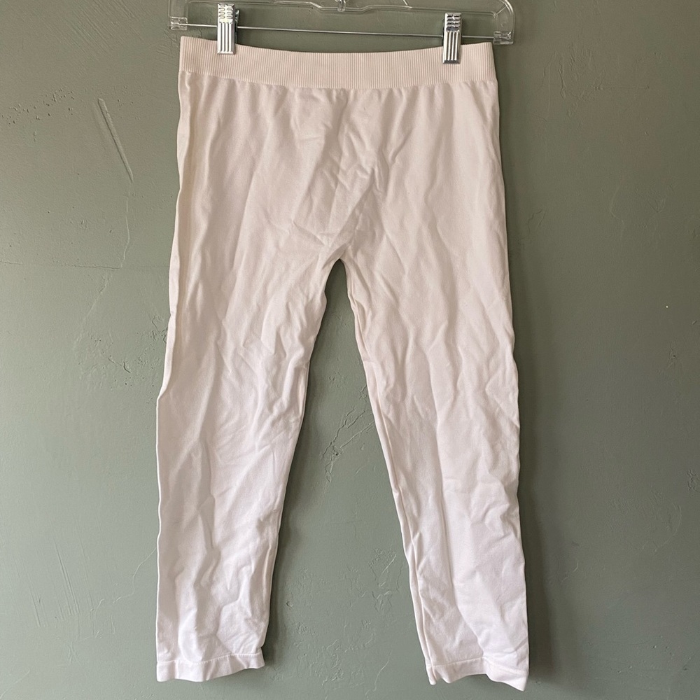 White capri stretchy leggings